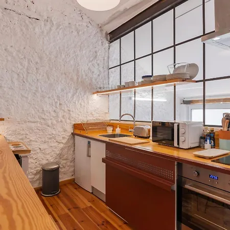 Bright & Loft By Lovelystay Апартаменты *